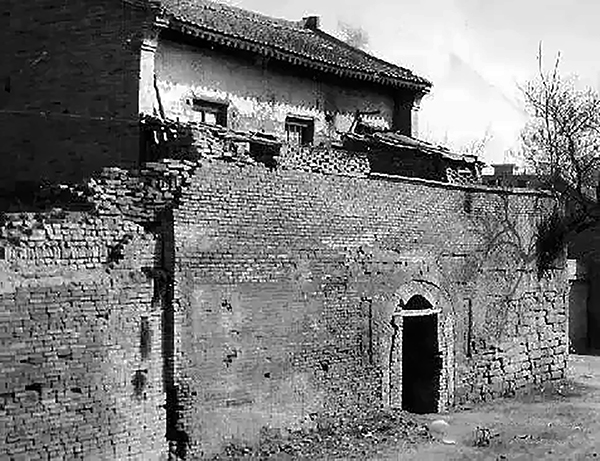 第六幅 家的變遷 縣城的古城樓  作者：楊靖軍 地址：陜西省渭南市高新區渭河花園12-112 電話 15291303782.jpg