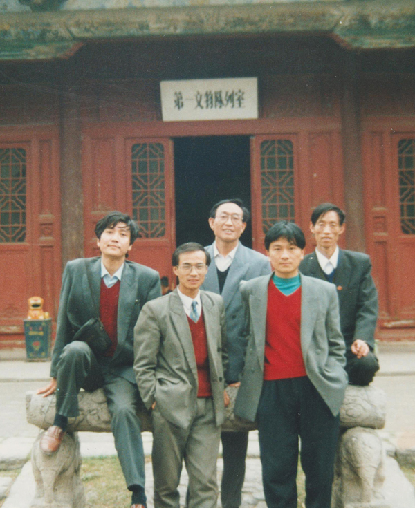 1613694252275817.jpeg 008 前排左一團委書記高丙杰、前排右一組織干事王小龍,后排中黨辦主任馮振宇 右一宣傳部長王衛民 (71).jpg