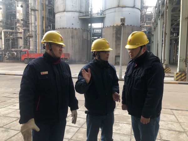 1637562906507335.jpeg 合成技術員及時查看泄漏.jpg