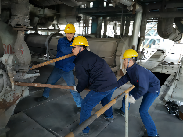 1670898967743787.png 將固定桿往卡槽里送(1).png