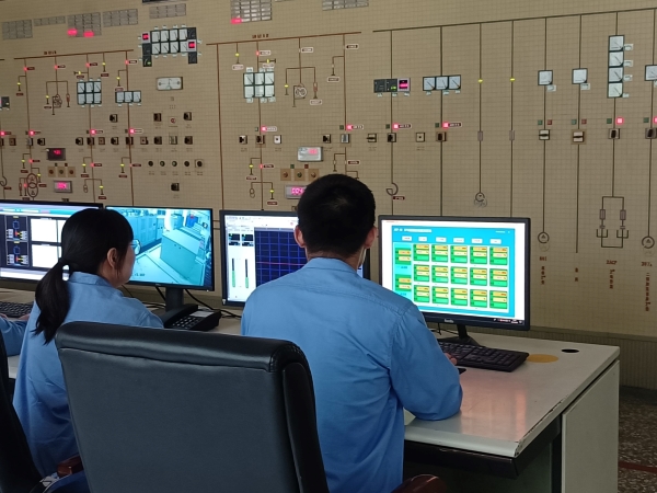 1688602348427885.jpeg 301總變崗位值班人員認(rèn)真監(jiān)控.jpg