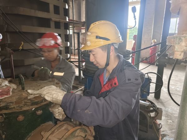 1698115189535913.jpeg 細心打磨.jpg