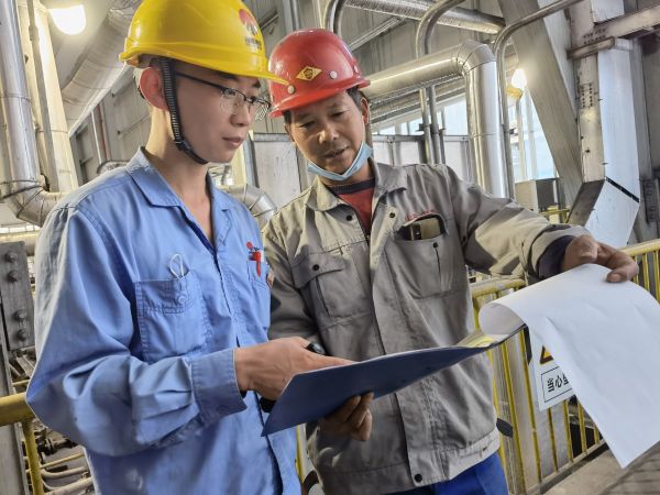 1699662043843196.jpeg 技術人員與驗收部門收尾把關.jpg