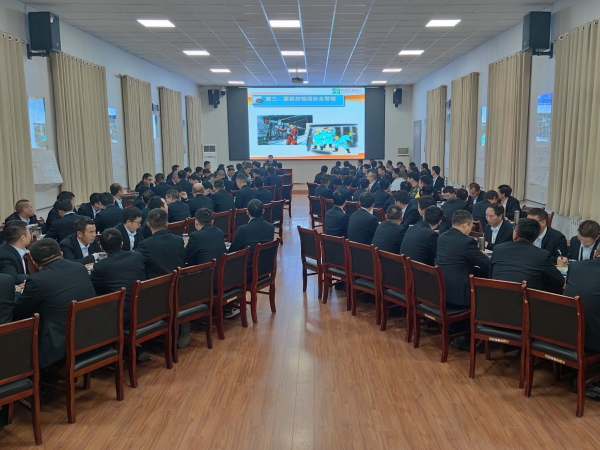 1699949483982242.jpeg 班組長綜合素質(zhì)提升正在進行培訓.jpg