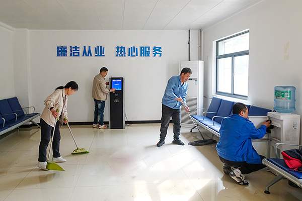 1700365184648379.jpeg 2023年10月運銷市場部191罐區全員清理打掃開票大廳衛生2   600.jpg