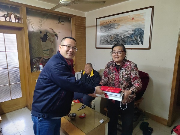 1704348573618471.jpeg 近日,九三學(xué)社渭化支社組織走訪慰問(wèn)活動(dòng).jpg