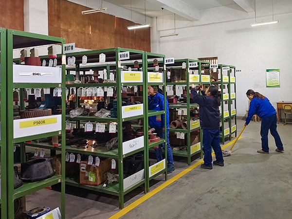 1706524064128439.jpeg 采供部人員清理整改庫房.jpg