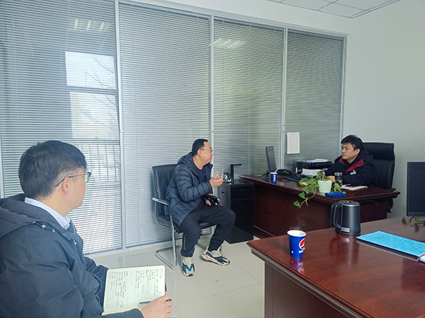 1708682374614279.jpeg 2月23日,運銷分部,曹侃、伍思盈人員,在分部辦公室對標交流。運銷分部 伍思盈 攝.jpg