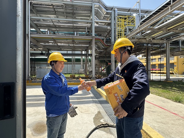 1714541208795014.jpeg 為現場員工送清涼.jpg