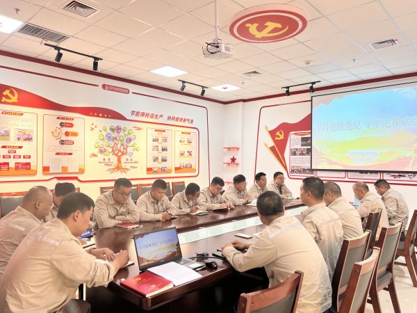 1721183365580444.jpeg 圖1:制氣車間黨支部利用黨員大會召開黨紀專題學習.jpg