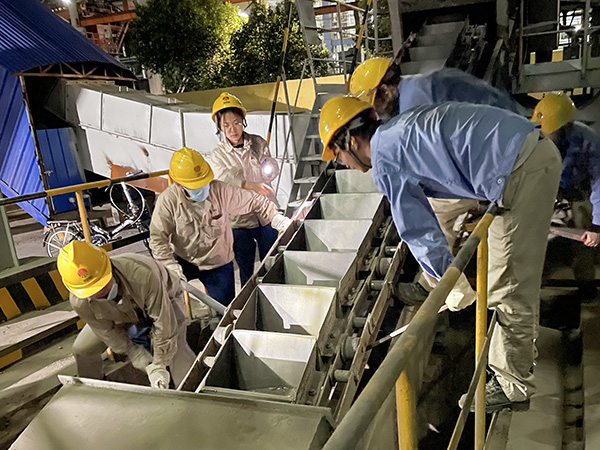 9月7日，三期鍋爐水平鏈斗跳車，夜班運行人員緊張復位.jpg
