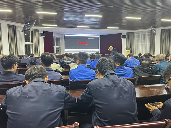 圖片1：2024年11月7日，在道德講堂觀看電影《申紀(jì)蘭》 (1).jpg