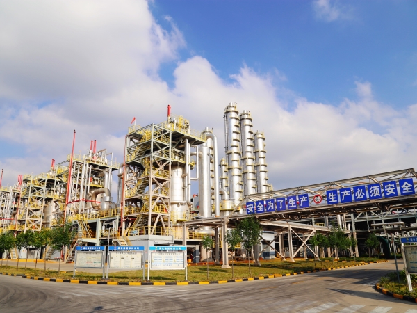 1732178968644601.jpeg 乙二醇合成裝置現(xiàn)場(chǎng).jpg