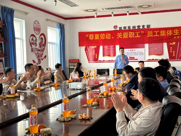 131744498110123784.jpg 活動中員工表演節目.jpg