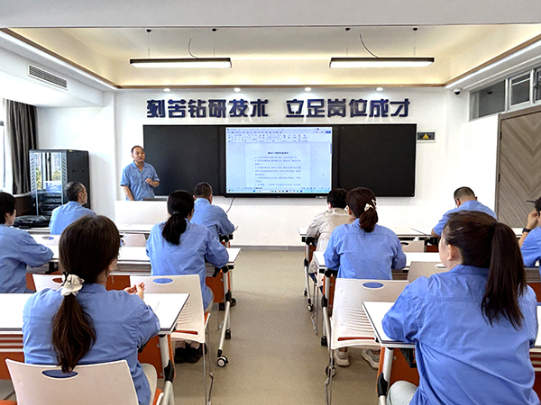 151755221391150046.jpg 8月14日黨委工作部為塑業(yè)公司宣傳骨干開展專題技 能培訓。   副圖.jpg