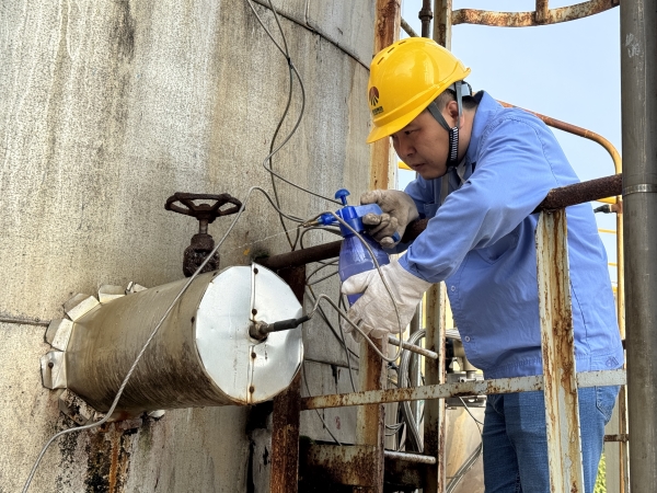 261756194230139462.jpg 崗位人員現場排查隱患.jpg