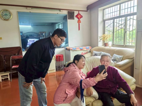 131760313852443836.jpg 10月10日  人力資源部組織開展線下年檢專項服務.jpg